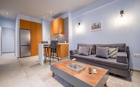 Sleek Plaka Retreat - Heart Of Athens